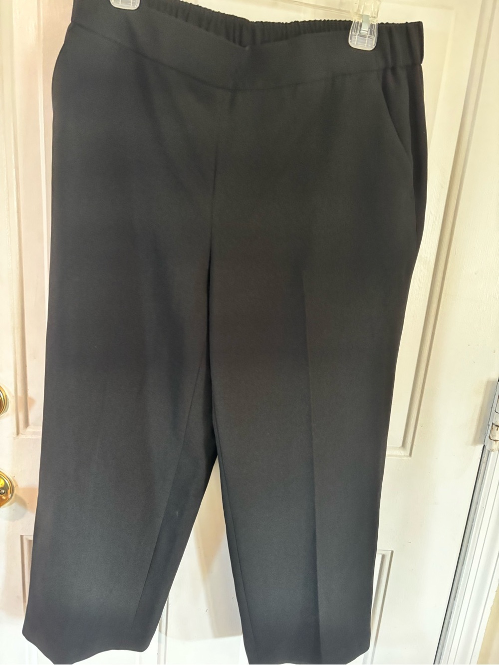 Kasper Black Cropped Pull-On Straight-Leg Pants